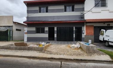 Departamento Tipo Casa en alquiler en Lanus Oeste