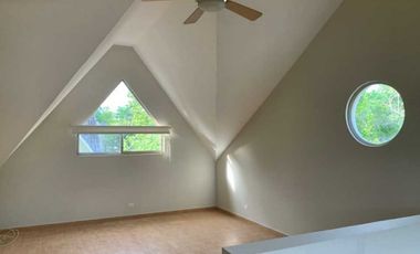 Venta de hermosa casa en Embassy Gardens ubicadaen Clayton