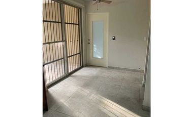 Venta de hermosa casa en Embassy Gardens ubicadaen Clayton