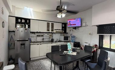 Casa - Lote propio - Para 2 familias - Jardin - Pileta - Garage
