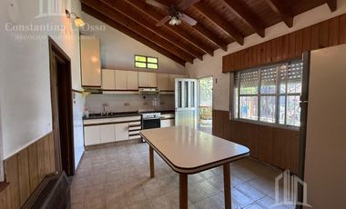Casa - Lote propio - Para 2 familias - Jardin - Pileta - Garage