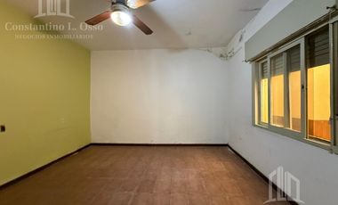 Casa - Lote propio - Para 2 familias - Jardin - Pileta - Garage