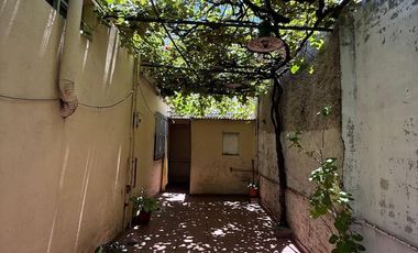 Casa - Lote propio - Para 2 familias - Jardin - Pileta - Garage