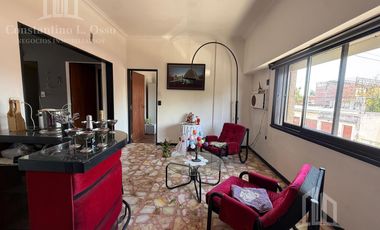 Casa - Lote propio - Para 2 familias - Jardin - Pileta - Garage