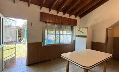 Casa - Lote propio - Para 2 familias - Jardin - Pileta - Garage