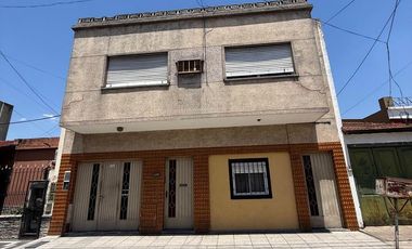 Casa - Lote propio - Para 2 familias - Jardin - Pileta - Garage