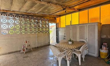 Casa - Lote propio - Para 2 familias - Jardin - Pileta - Garage