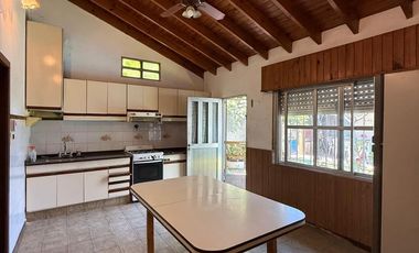 Casa - Lote propio - Para 2 familias - Jardin - Pileta - Garage