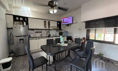 Casa - Lote propio - Para 2 familias - Jardin - Pileta - Garage