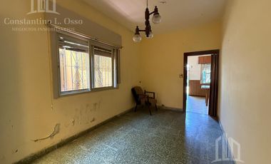 Casa - Lote propio - Para 2 familias - Jardin - Pileta - Garage