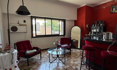 Casa - Lote propio - Para 2 familias - Jardin - Pileta - Garage