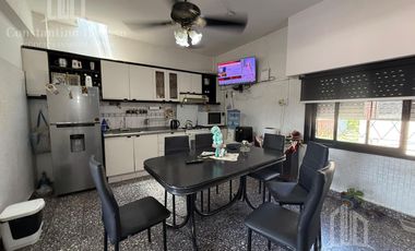 Casa - Lote propio - Para 2 familias - Jardin - Pileta - Garage