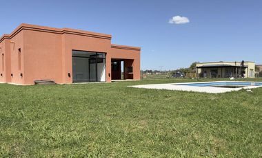 Casa en venta-Barrio San Sebastián Área 11-Intero-Pileta-Loma Verde-Escobar