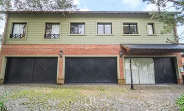Venta Chalet con pileta en Rumenco