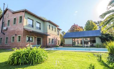 Venta Chalet con pileta en Rumenco