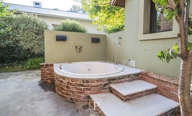 Venta Chalet con pileta en Rumenco