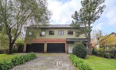 Venta Chalet con pileta en Rumenco