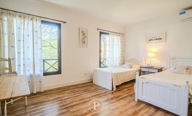 Venta Chalet con pileta en Rumenco