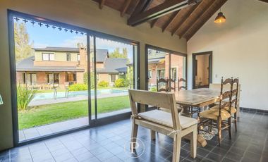 Venta Chalet con pileta en Rumenco