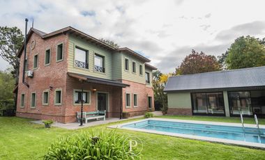 Venta Chalet con pileta en Rumenco