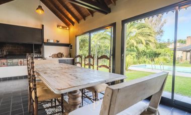 Venta Chalet con pileta en Rumenco