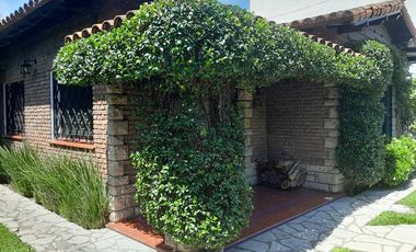LINDÍSIMA CASA DE 3 DORMITORIOS EN MUY BUEN ESTADO!!!
