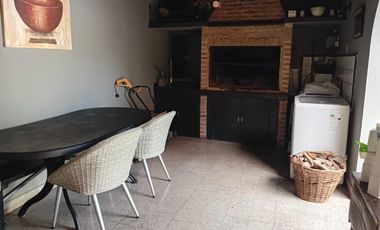 LINDÍSIMA CASA DE 3 DORMITORIOS EN MUY BUEN ESTADO!!!