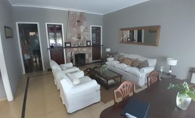LINDÍSIMA CASA DE 3 DORMITORIOS EN MUY BUEN ESTADO!!!