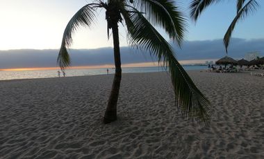 DEPARTAMENTO EN VENTA- PUERTO VALLARTA ZONA HOTELERA | LIM