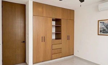 PRECIOSA CASA DE UNA PLANTA EN PRIVADA CON AMENIDADES AL NORTE DE MERIDA