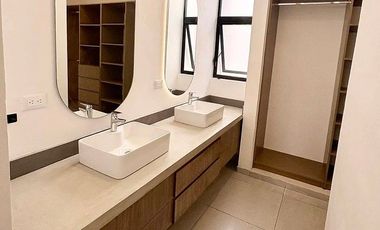PRECIOSA CASA DE UNA PLANTA EN PRIVADA CON AMENIDADES AL NORTE DE MERIDA