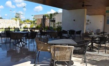 PRECIOSA CASA DE UNA PLANTA EN PRIVADA CON AMENIDADES AL NORTE DE MERIDA