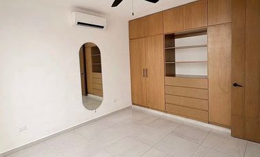 PRECIOSA CASA DE UNA PLANTA EN PRIVADA CON AMENIDADES AL NORTE DE MERIDA
