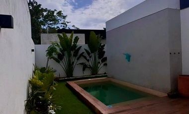 PRECIOSA CASA DE UNA PLANTA EN PRIVADA CON AMENIDADES AL NORTE DE MERIDA