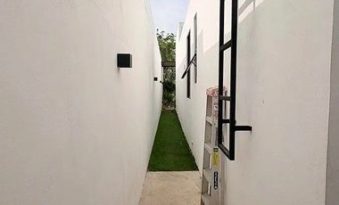 PRECIOSA CASA DE UNA PLANTA EN PRIVADA CON AMENIDADES AL NORTE DE MERIDA