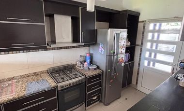 Casa de 3 Dormitorios con pileta en Ricardone.