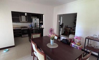 Casa de 3 Dormitorios con pileta en Ricardone.