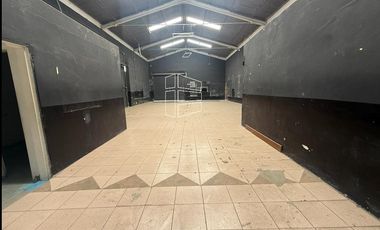 Venta - Galpón en Tucumán y San Juan - L028