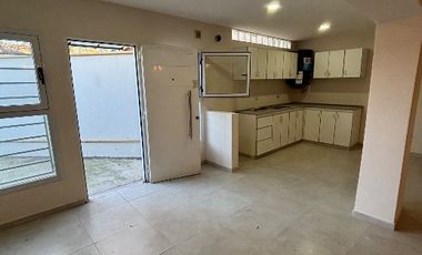 Casa PH en alquiler en Berazategui Oeste