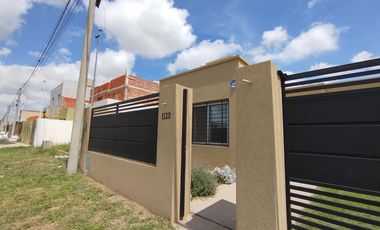 VENTA Casa un dormitorio con parque Eco Pueblo - Alvear