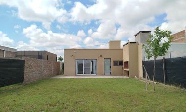 VENTA Casa un dormitorio con parque Eco Pueblo - Alvear