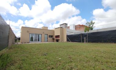 VENTA Casa un dormitorio con parque Eco Pueblo - Alvear