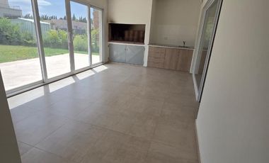 Casa en Cinco Saltos