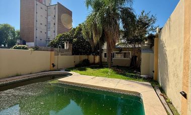 Excelente casa 3 dormitorios zona parque !!! Sobre calle Salta