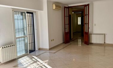 Excelente casa 3 dormitorios zona parque !!! Sobre calle Salta