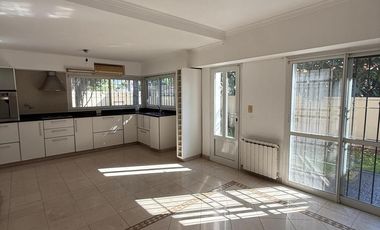 Excelente casa 3 dormitorios zona parque !!! Sobre calle Salta