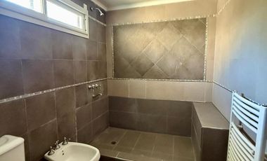 Excelente casa 3 dormitorios zona parque !!! Sobre calle Salta