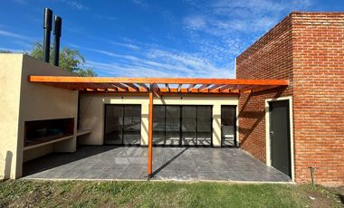 VENTA - Casa - Estilo “Industrial” - Punta Verde, Luciano V. Lopez