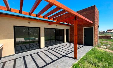 VENTA - Casa - Estilo “Industrial” - Punta Verde, Luciano V. Lopez
