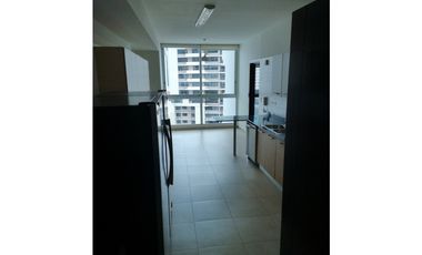 ALQUILO APARTAMENTO AMOBLADO EN MARBELLA, 3 RECAMARAS, 265M2.
